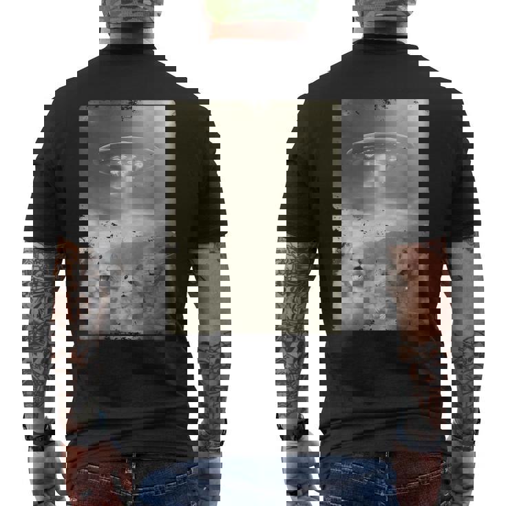 エイリアン Ufo の侵略 面白いハムスターの自撮り メンズTシャツ バックプリント