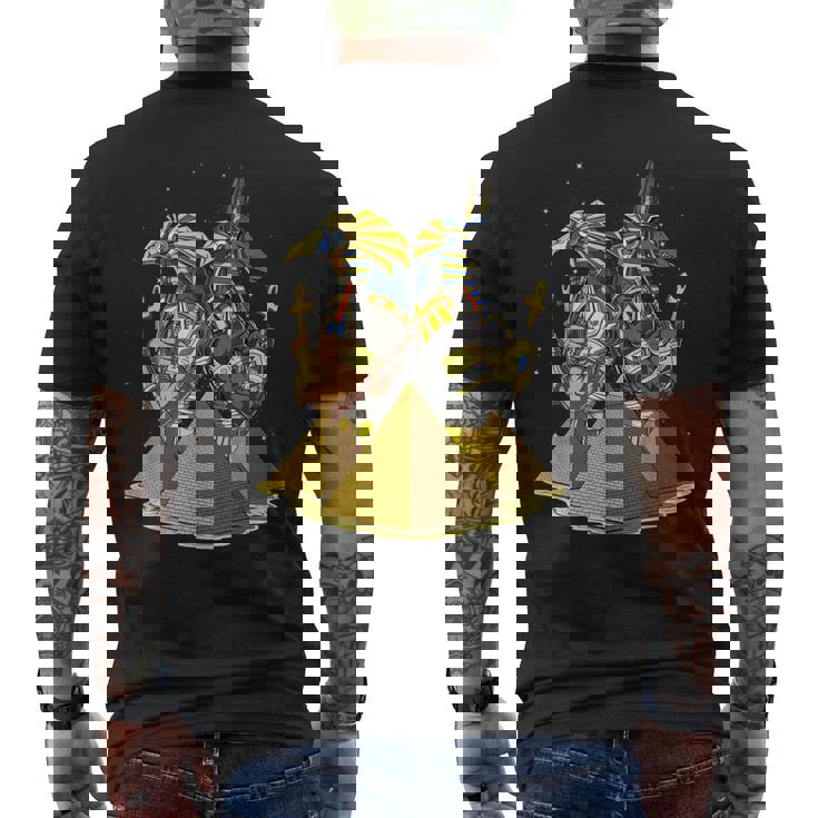 エジプトの神々アヌビスとホルスの目エジプトのピラミッドアンクのシンボル古代エジプト神話 メンズTシャツ バックプリント