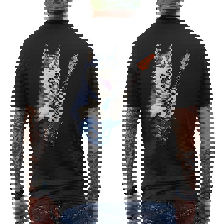 エレキギターを弾く面白いシベリアンハスキー犬ミュージシャン メンズTシャツ バックプリント