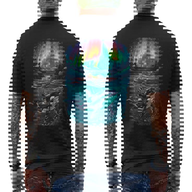 オーロラシャチが特徴のオルカ。 メンズTシャツ バックプリント