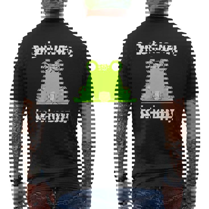 カエルのモチーフ面白いカエルのことわざは私にキスします Frog Motif Frogs Worry Hoppy メンズTシャツ バックプリント