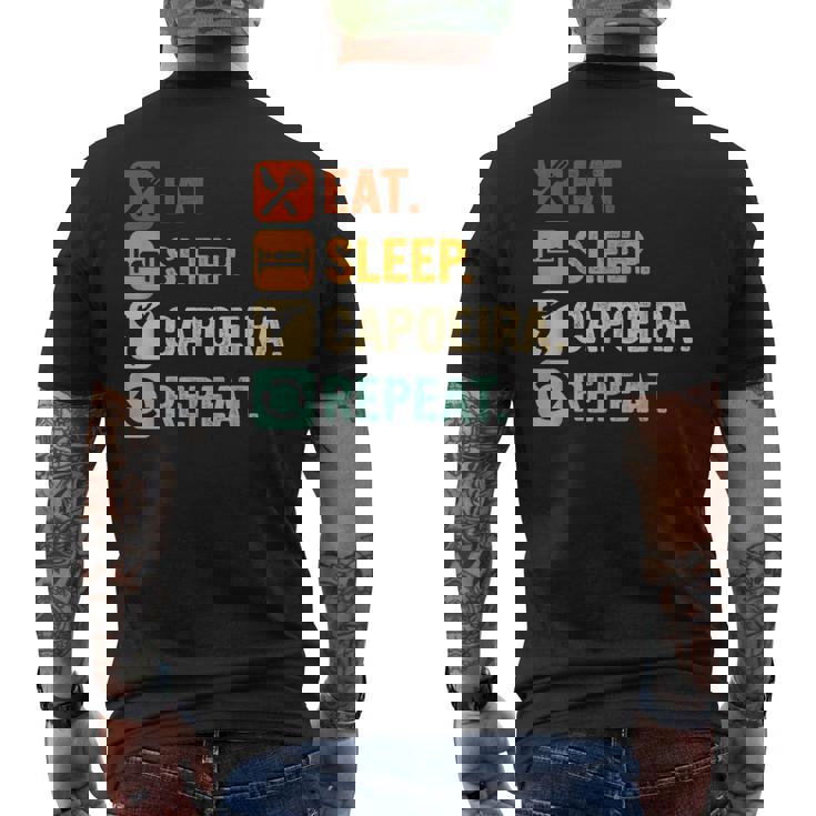 カポエイラ 格闘技 ダンス 武道 メンズTシャツ バックプリント