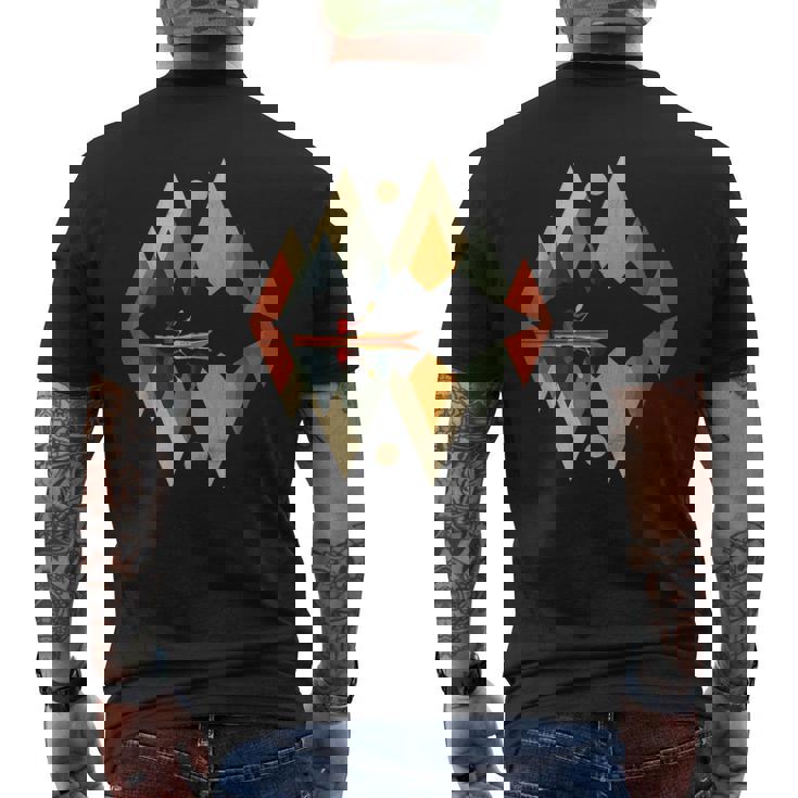 カヤック ヴィンテージ レトロ 山 カヌー カヌー カヤック メンズTシャツ バックプリント