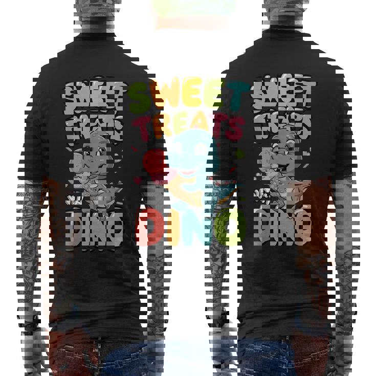 カラフル スイート おやつ 恐竜 かわいい 恐竜 デザート アイスクリーム メンズTシャツ バックプリント