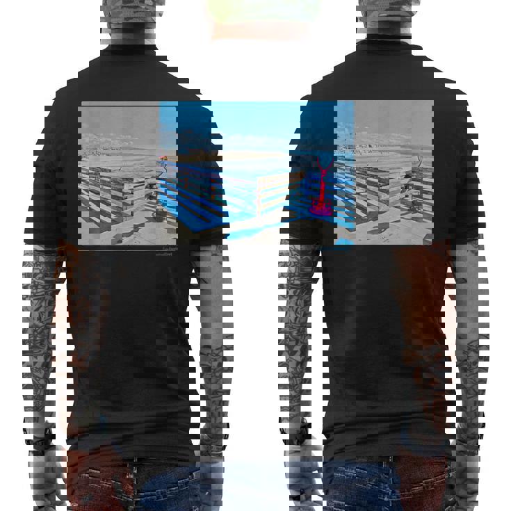 カリフォルニアの桟橋からのカラフルな海の景色 メンズTシャツ バックプリント