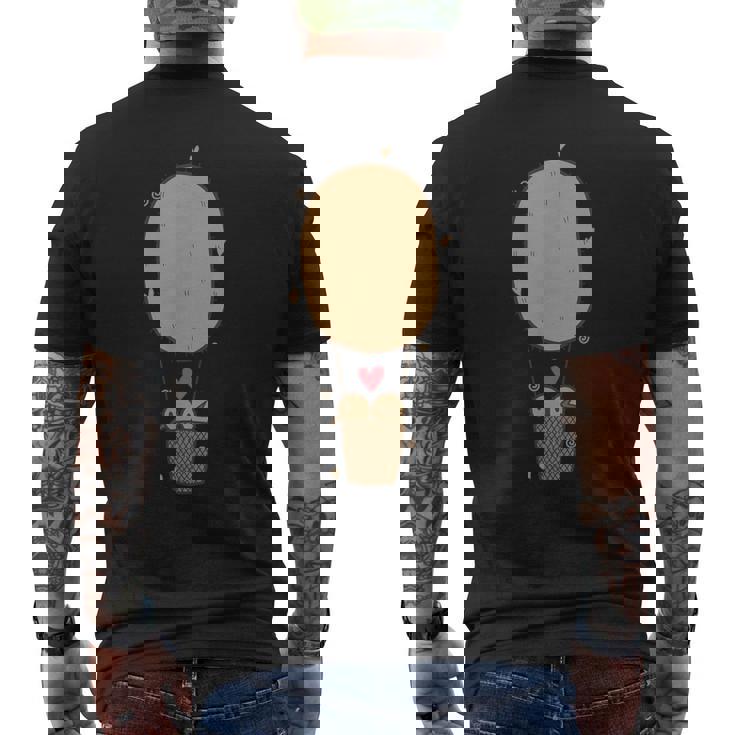 キウイフルーツバルーンで飛ぶ2羽のキウイ鳥。 メンズTシャツ バックプリント