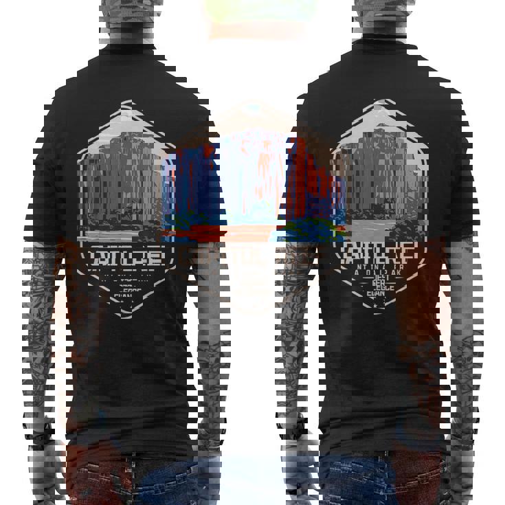 キャピトルリーフ国立公園 ユタ州のアメリカ国立公園 メンズTシャツ バックプリント