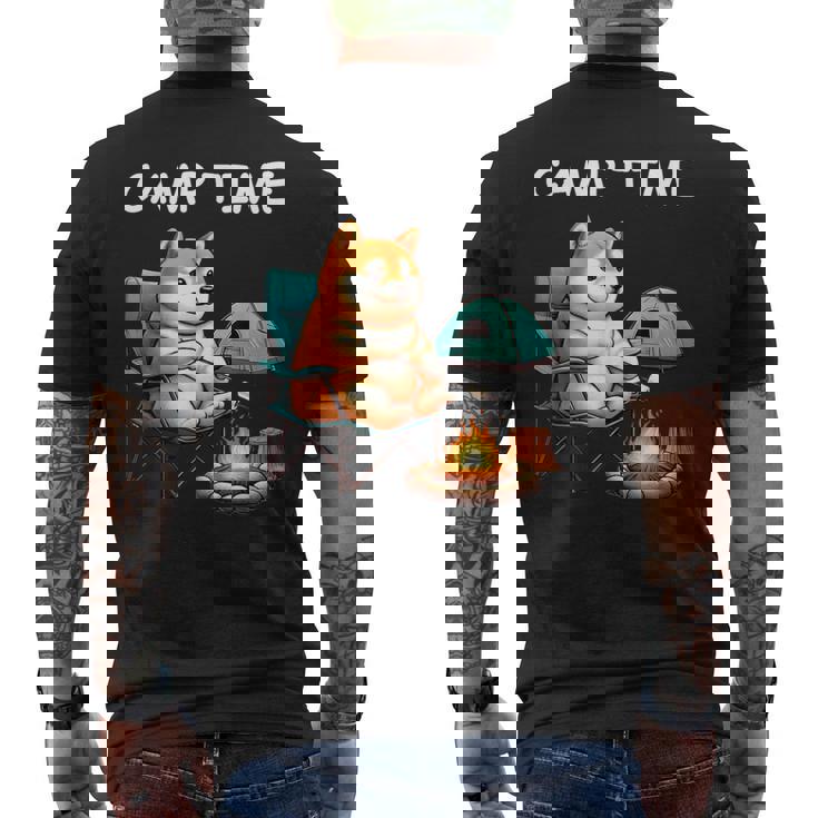 キャンプ Camp Time アウトドア 焚火 おもしろ 犬 柴犬好き 柴犬 名言 文字 面白い ふざけた ネタ メンズTシャツ バックプリント