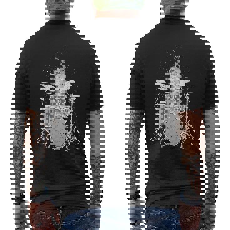 キュートで面白い猫のドラマー ドラムを弾くパンク ロックスター グラフィック メンズTシャツ バックプリント