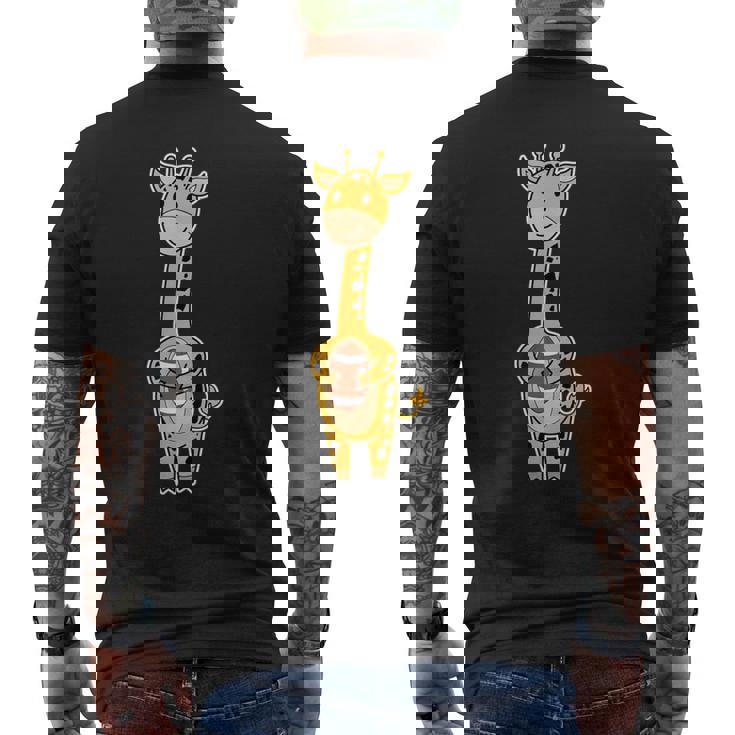 キリンはアメリカンフットボールを演じています。 メンズTシャツ バックプリント