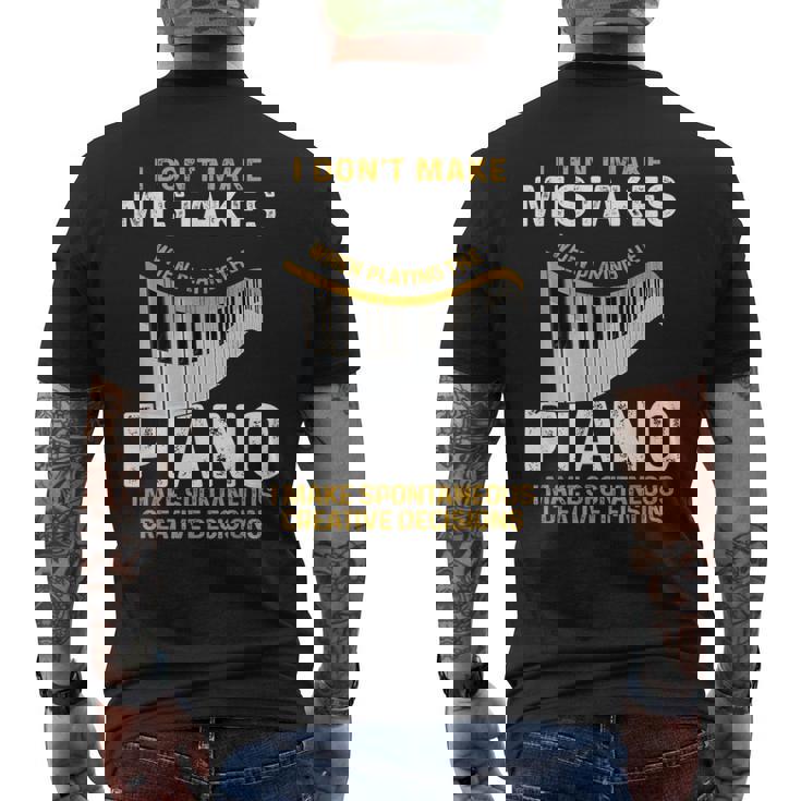 キーボード ピアニスト 面白い 音楽 ミュージシャン ピアノ奏者 恋人 メンズTシャツ バックプリント