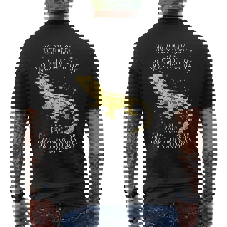 クレステッドゲッコ 小さな恐竜 トカゲ 爬虫類 ペット ハーレクイン メンズTシャツ バックプリント