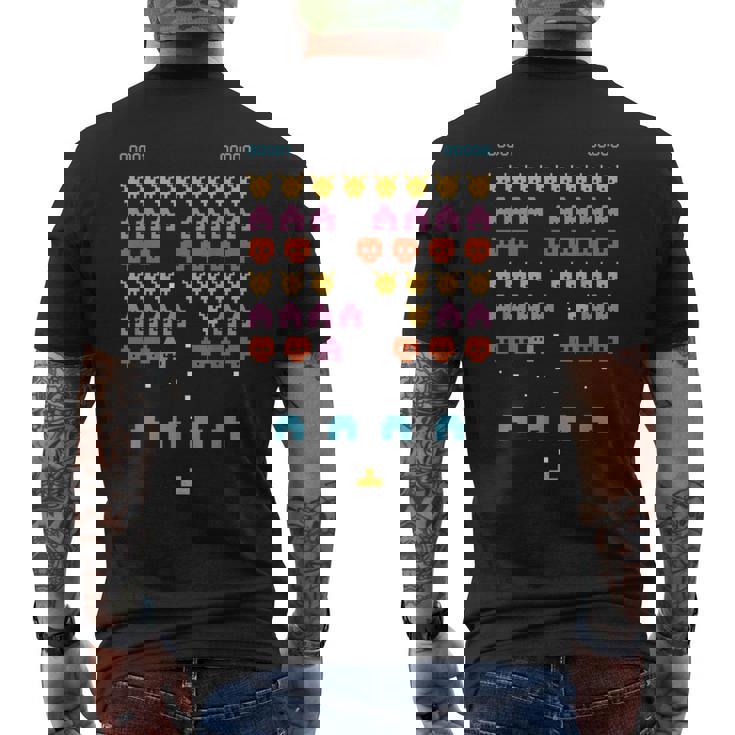 ゲーム愛好家のためのレトロなゲーマー。 メンズTシャツ バックプリント