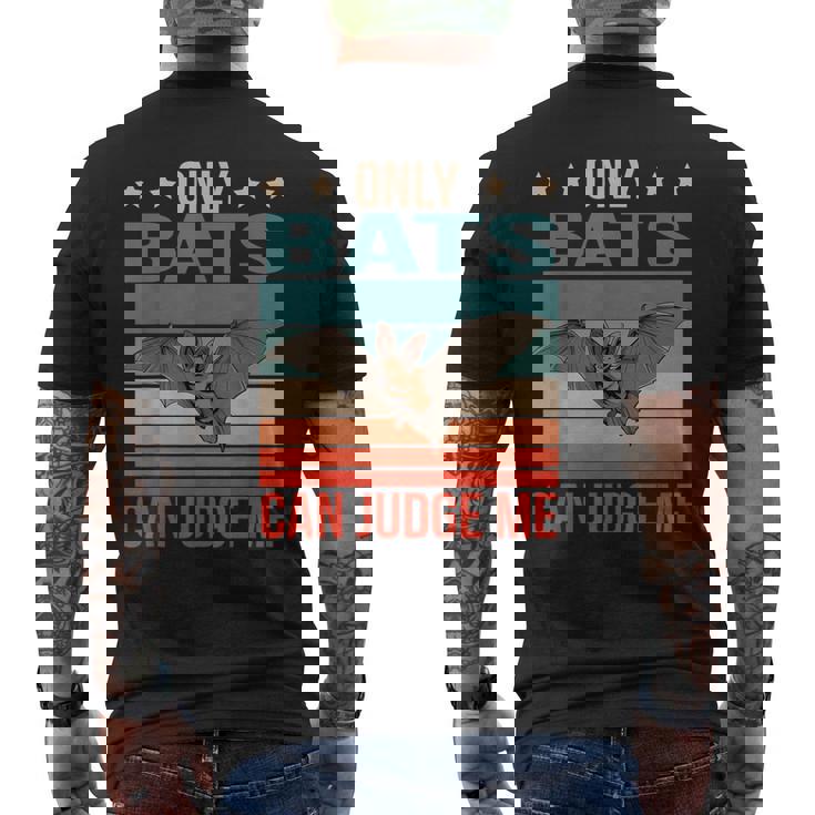 コウモリは私を判断できる 吸血コウモリ コウモリ メンズTシャツ バックプリント