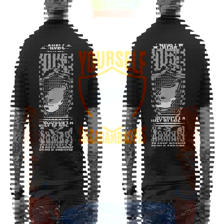 サカバンバスピスのフィッシュミームになれない限り、常に自分らしくありなさい メンズTシャツ バックプリント