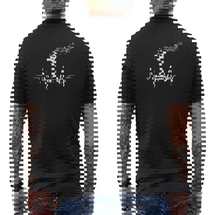 サックス ハートビート ミュージシャン向けのクールなデザイン メンズTシャツ バックプリント