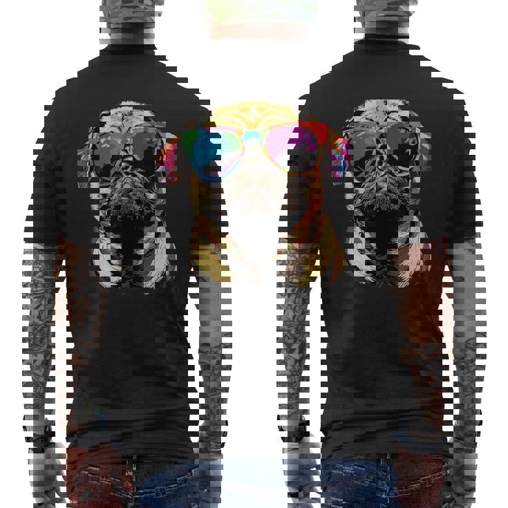 サングラスとパグベージュ犬愛カーリンかわいいパグ メンズTシャツ バックプリント