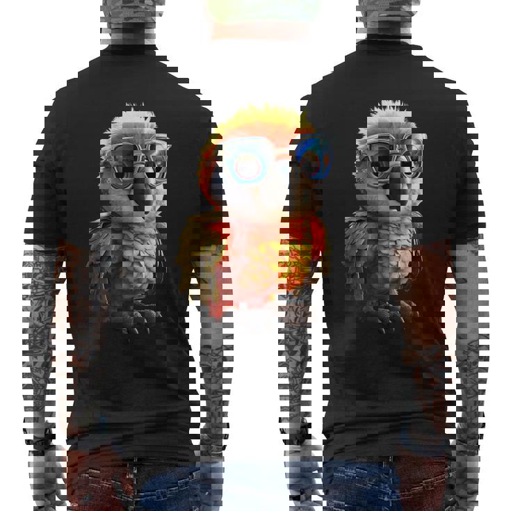 サングラスをかけたインコ コンゴウインコ オカメインコ かわいいインコ メンズTシャツ バックプリント