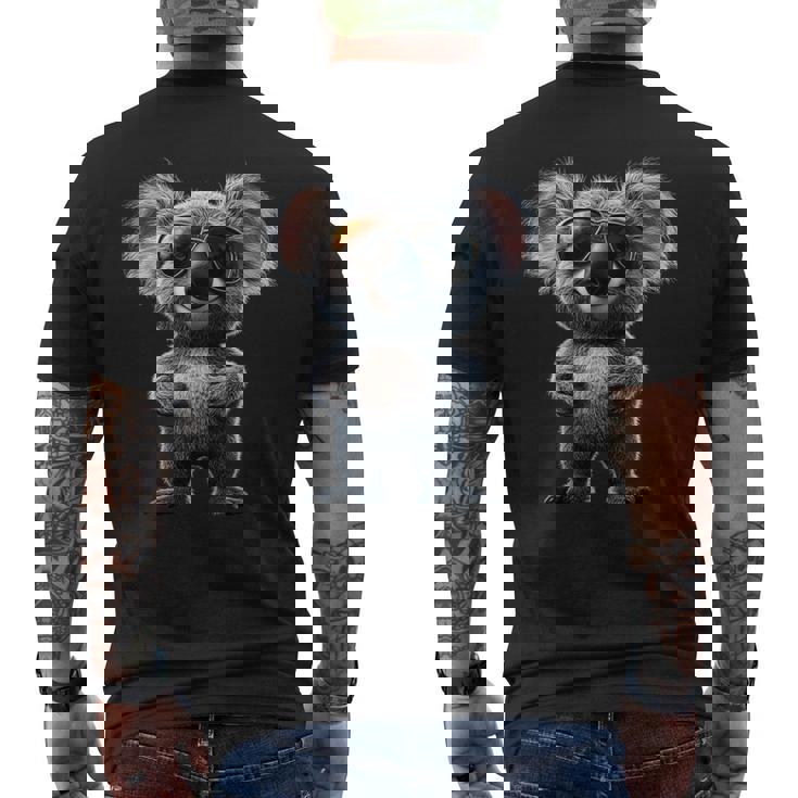 サングラスをかけたコアラ オーストラリア コアラ クマ かわいい コアラクマ メンズTシャツ バックプリント