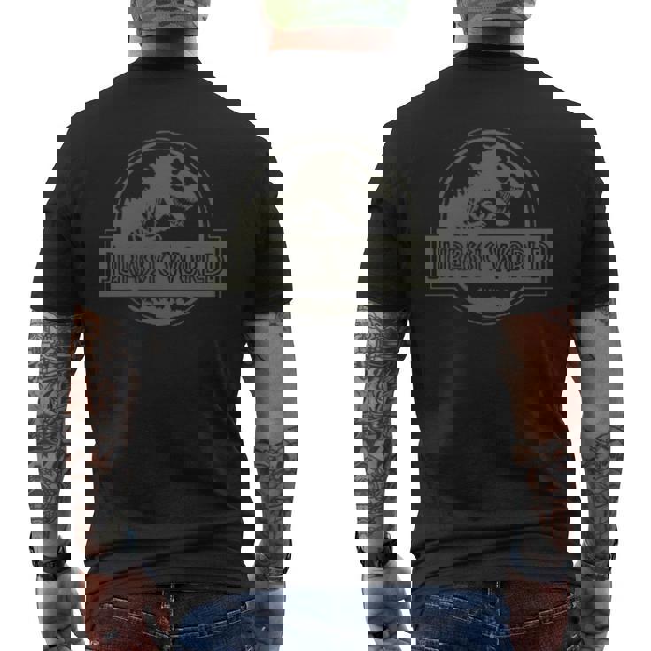 ジュラシック・パーク国立公園 トラック 公式ライセンス商品。 メンズTシャツ バックプリント