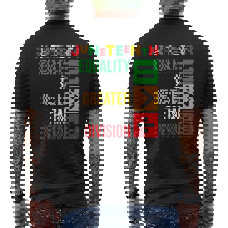 ジューンティーンスの平等は分裂よりも大きい メンズTシャツ バックプリント