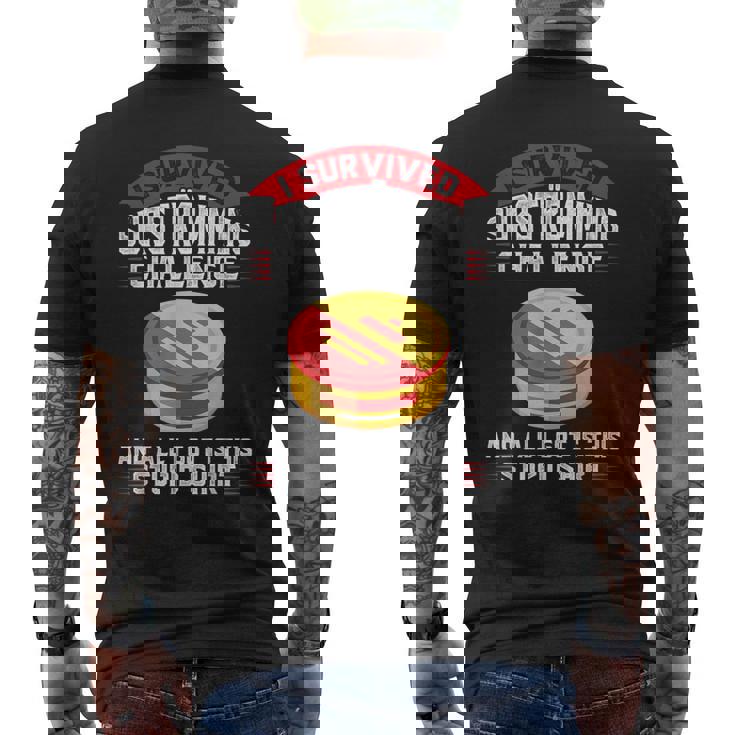 スウェーデンのシュールストレミング・チャレンジを生き延びた メンズTシャツ バックプリント