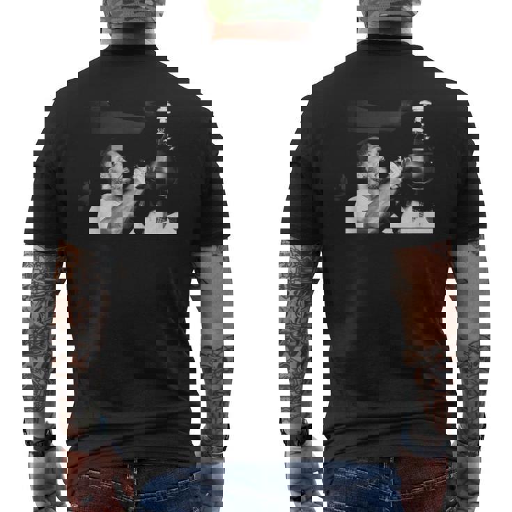 スモーキン・ジョー・フレイジャーのトレーニングでモハメド・アリのボクシングファイトに メンズTシャツ バックプリント