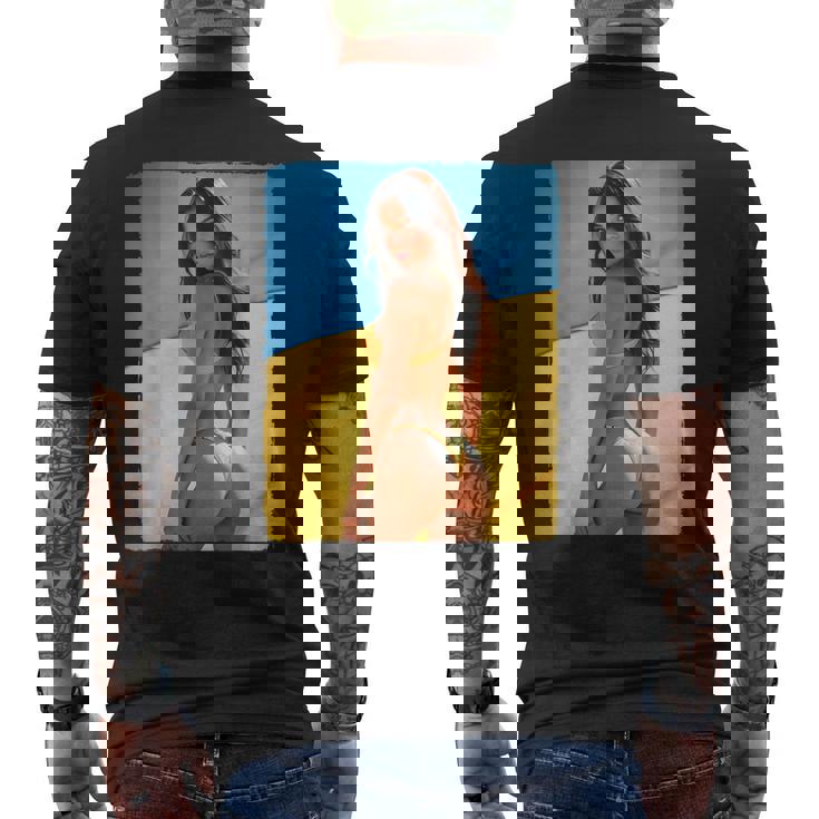 セクシーガールグラフィックtシャツ 「モダンピンナップガール&ウクライナ国旗」 メンズTシャツ バックプリント