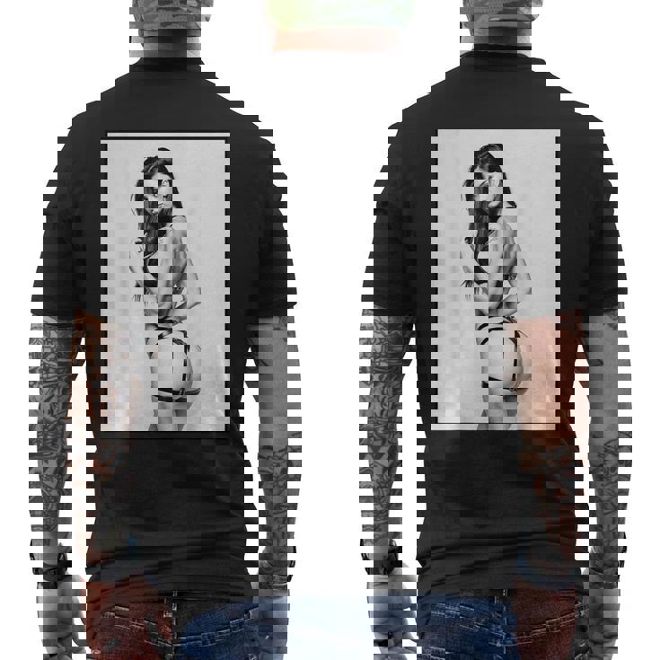 セクシーガールグラフィックtシャツ セクシーブルネットピンナップガール B&W メンズTシャツ バックプリント