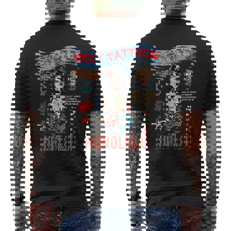 セーラー向けのタトゥーとセクシーガール。 メンズTシャツ バックプリント