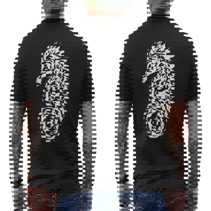 タツノオトシゴ ポリネシア トライバル マオリ柄 ライト メンズTシャツ バックプリント