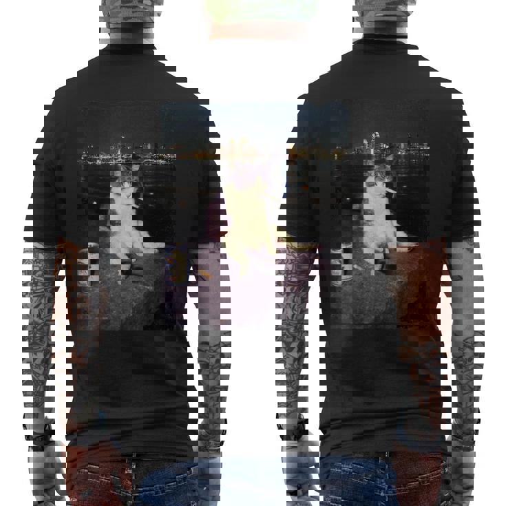 タバコ 子猫 おもしろい 喫煙 猫 ミーム バカ 脳腐 メンズTシャツ バックプリント