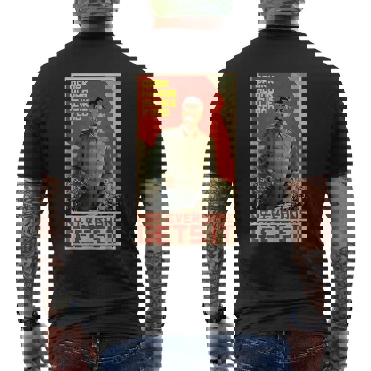 ダークユーモアは食べ物のようです スターリン・ソビエト共産主義のプロパガンダ メンズTシャツ バックプリント