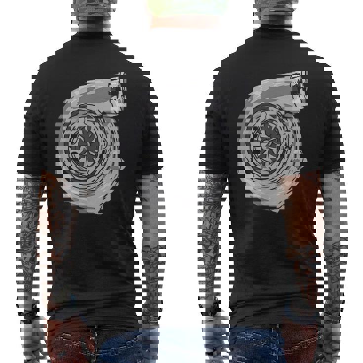 チューニング ターボチャージャー モータースポーツ 車好き 車 ターボ エンジン メンズTシャツ バックプリント