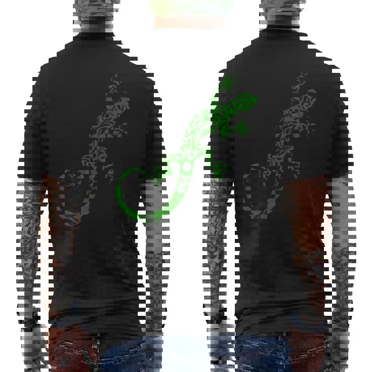 トカゲ グリーン トライバル パターン ペット ヤモリ アニマル メンズTシャツ バックプリント