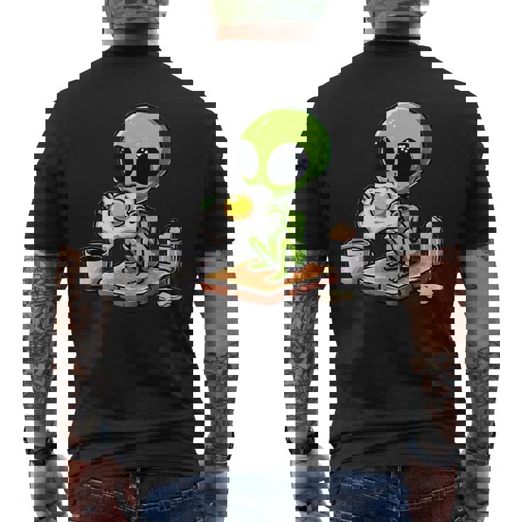 トーストに目玉焼きを食べるエイリアン メンズTシャツ バックプリント