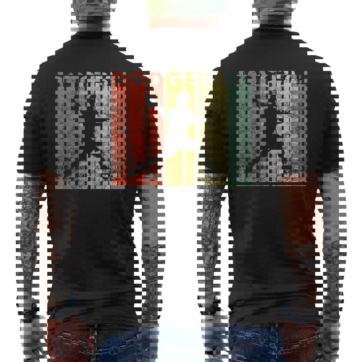 ドッジボール選手 レトロ ドッジボール ギフト メンズTシャツ バックプリント