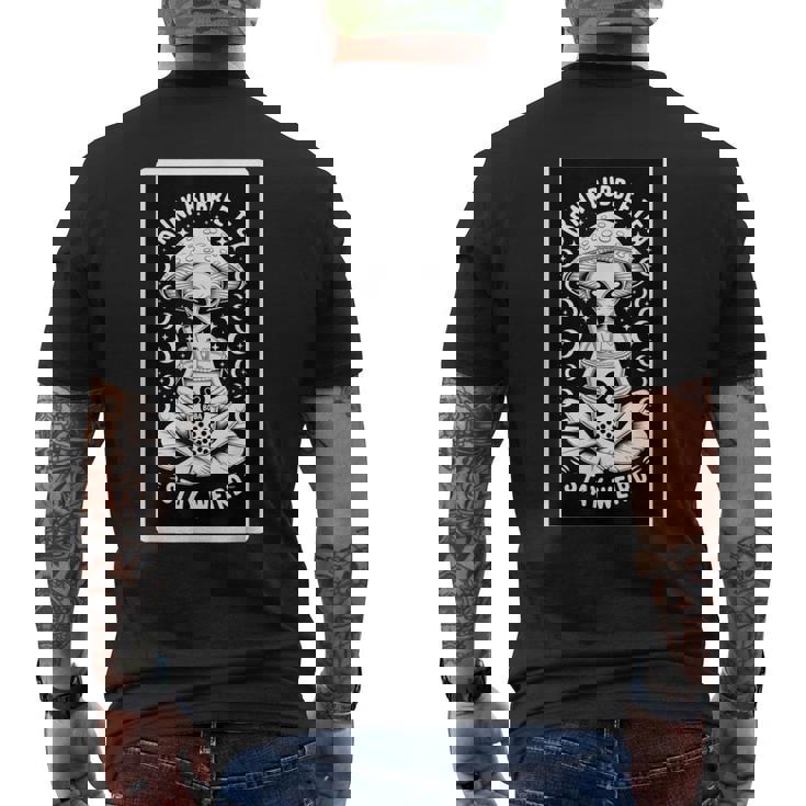 ドリンクタピオカティーステイウィアードエイリアン メンズTシャツ バックプリント