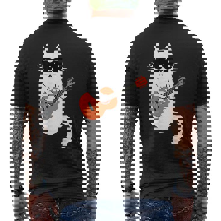 ネコとギター 猫とサングラス ネコ好き 猫飼い アコースティックギター エレキギター 音楽家 バンド ネコ 猫 メンズTシャツ バックプリント