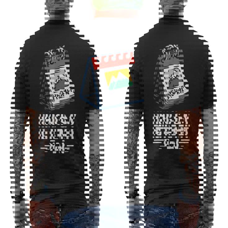 ハイキングは私の退職プラン 面白いアウトドア旅行 メンズTシャツ バックプリント