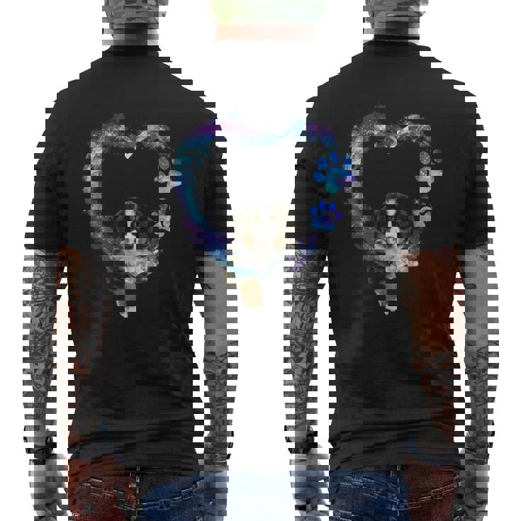 ハートの中の面白いバーニーズマウンテンドッグ メンズTシャツ バックプリント