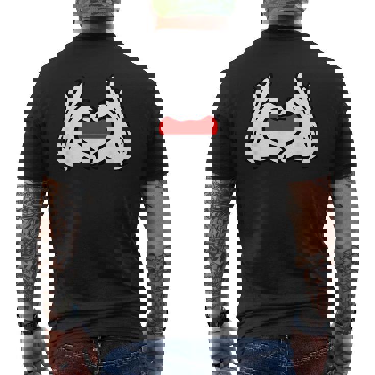 ハートを形作る漫画の手 インドネシア国旗 メンズTシャツ バックプリント