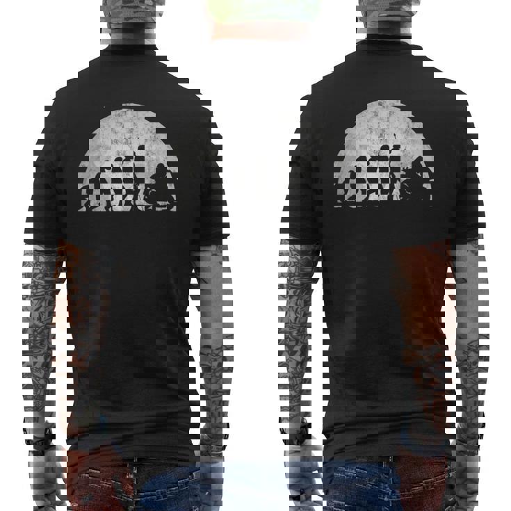 バイカーの進化-人間のモーターサイクルモータースポーツの進化 メンズTシャツ バックプリント