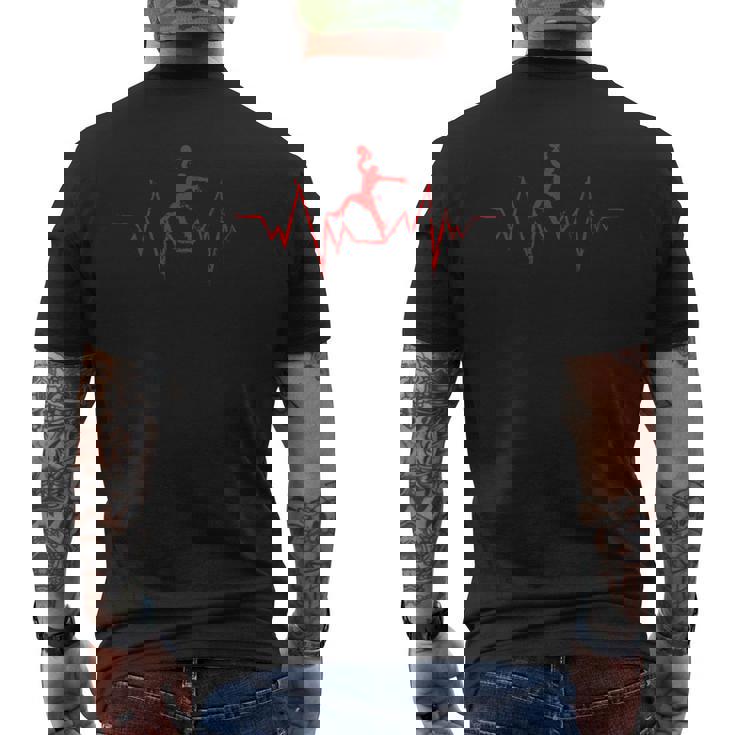 バスケットボール選手のためのバスケットボールハートビートストリートボール メンズTシャツ バックプリント