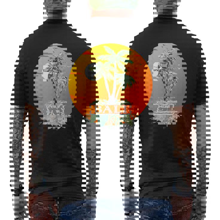 バリ島 熱帯雨林 ジャングル ハイキング ウブド ヌサペニダ ギフト お土産 島 インドネシア 夕日 休暇 ギリ諸島 メンズTシャツ バックプリント