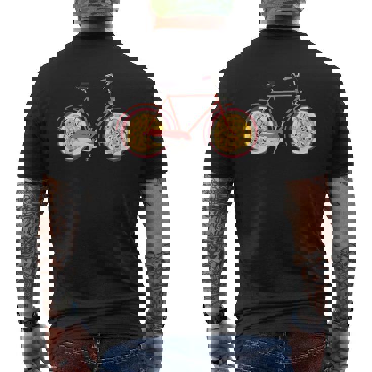 パッションフルーツ 季節 くだもの 自転車 冒険 運動 サイクリスト 散策 果物好き 健康 利点 免疫 ブースト メンズTシャツ バックプリント