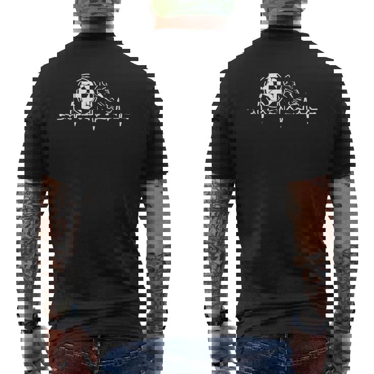 パルスとサッカーボールで赤のハートビート メンズTシャツ バックプリント