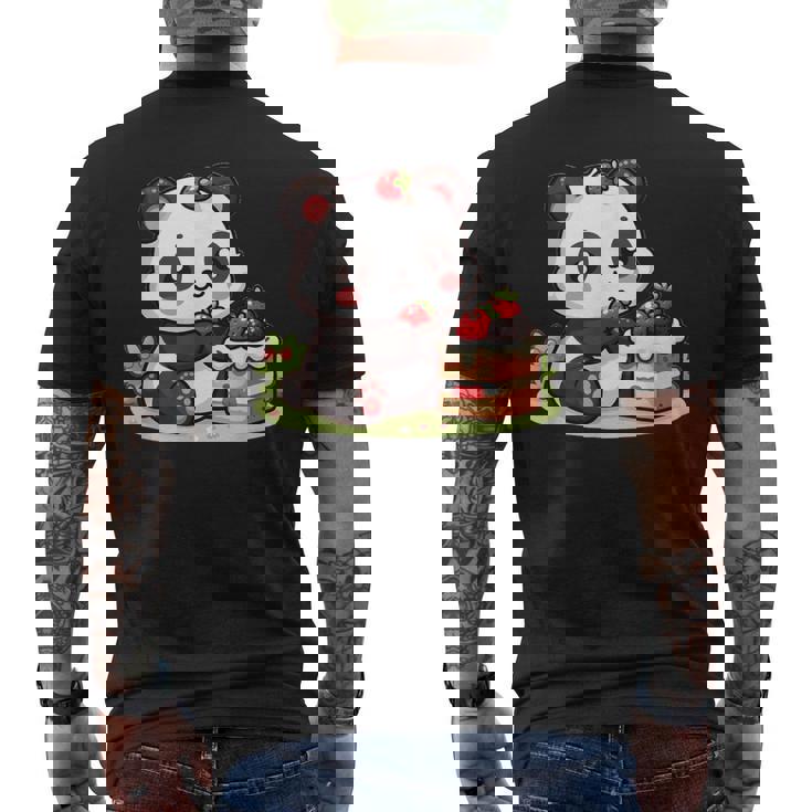 パンダを食べるストロベリーケーキ メンズTシャツ バックプリント