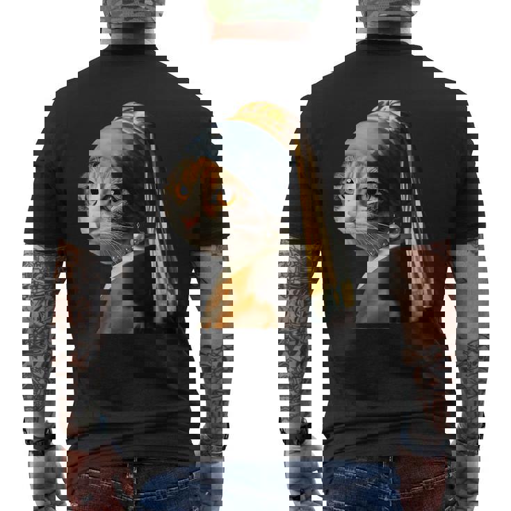 パールイヤリング付き猫 フェルメール メンズTシャツ バックプリント