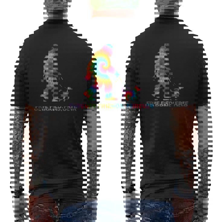 ビッグフットと犬の絆 – Furever Friends Forever メンズTシャツ バックプリント